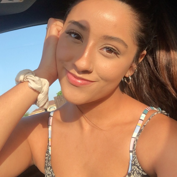 🌸 Meet your posher 🌸 - Picture 4 of 4